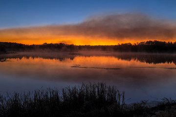 Fototapeta na wymiar Richart Lake Daybreak