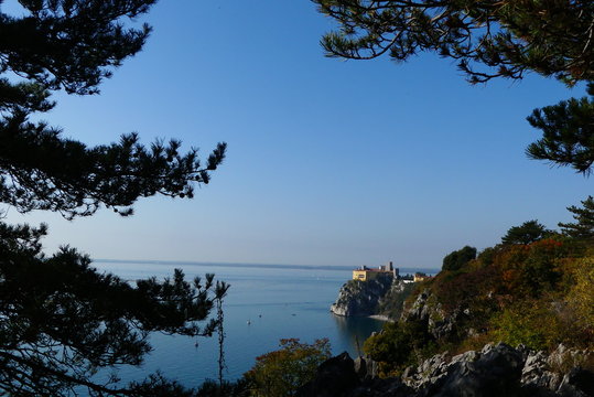 Blick auf Schloss Duino