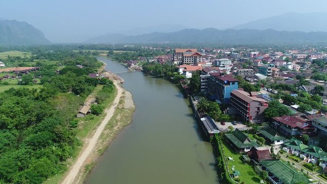 Laos | Ville de Vang Vieng vue du ciel