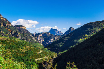 Fototapeta premium Añisclo Canyon on autumn fall