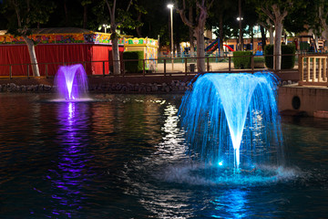 FUENTE DE ESTANQUE ILUMINADA