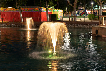 FUENTE DE ESTANQUE ILUMINADA