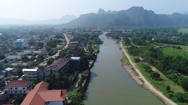 Laos | Ville de Vang Vieng vue du ciel