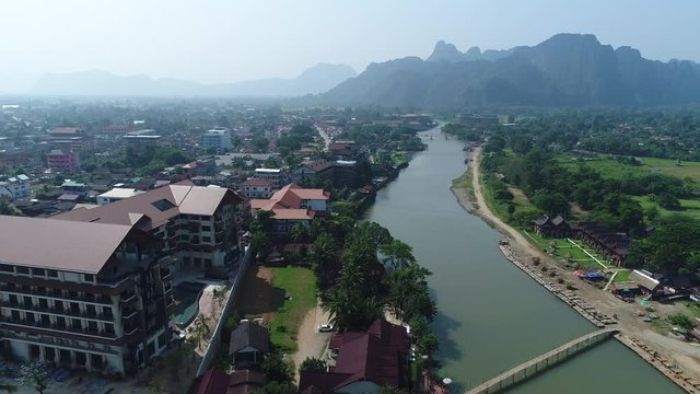 Laos | Ville de Vang Vieng vue du ciel