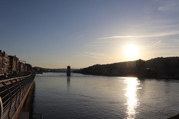 Naklejka na ściany i meble Coucher de soleil sur le fleuve Rhône au niveau de la ville de Vienne - Département Isère - France