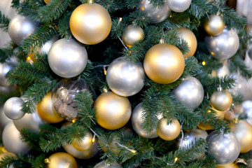 Obraz na płótnie Canvas Gold and silver Christmas balls on Christmas tree