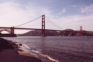 Komplette Golden Gate Bridge im Oktober 2019