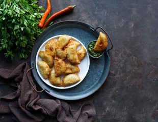 Empanadas de carne argentinas con  chimichurri salsa