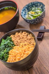 三色丼　ご飯物