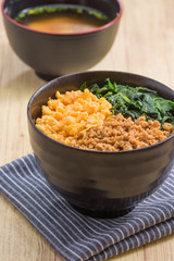 三色丼　ご飯物