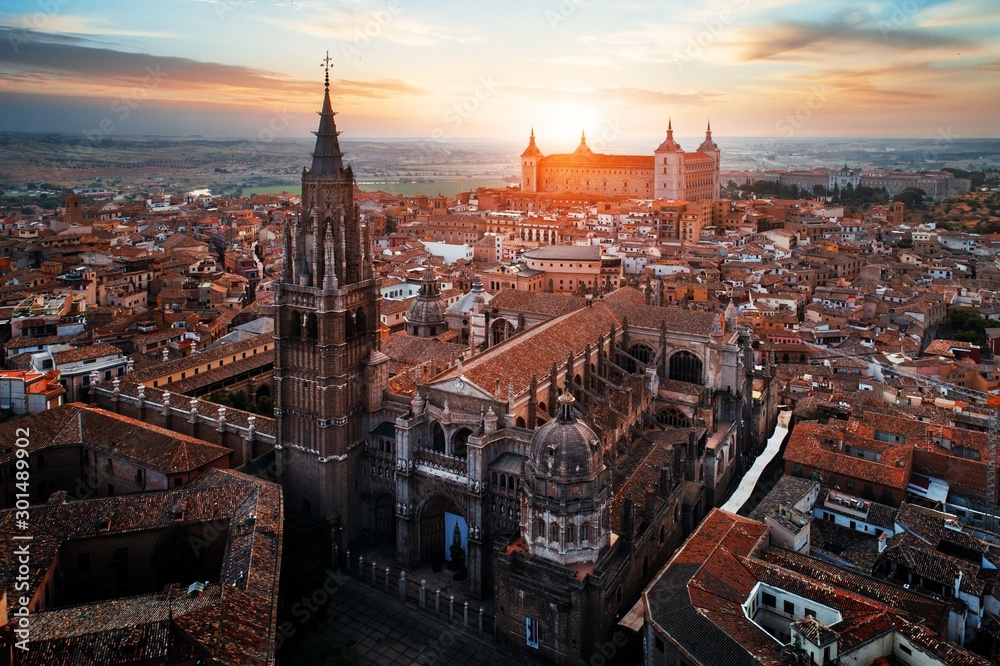 Wall mural Aerial view of Toledo Cathedral sunset