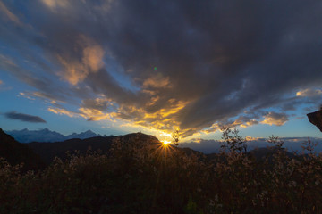 sunrise in the mountains - sunburst / starburst 