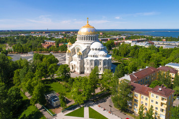Fototapeta na wymiar View of the Naval Cathedral of St. Nicholas on a sunny June day. Kronstadt, Russia