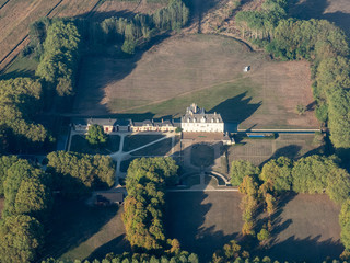 Fototapeta premium vue aérienne du château de Chamchevrier en Indre-et-Loire en France