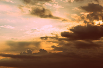 Obraz premium Dramatic cloudy sky in the evening. Natural abstract background