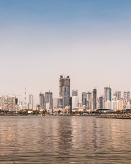 Obraz premium Mumbai City buildings across the Sea