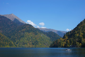 Fototapeta na wymiar Lake Ritsa. Abkhazia. Fall 2019.