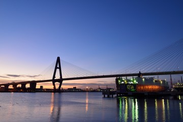 Fototapeta na wymiar 名港東大橋からの日の出