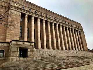 Obraz premium Finnisches Parlament / Eduskuntatalo in Helsinki (Finnland)
