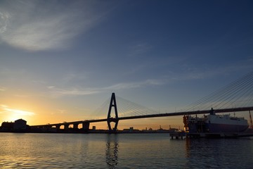 名港東大橋からの日の出