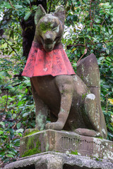 Fox statue at the Fushimi inari taisha shrine, Kyoto, Japan