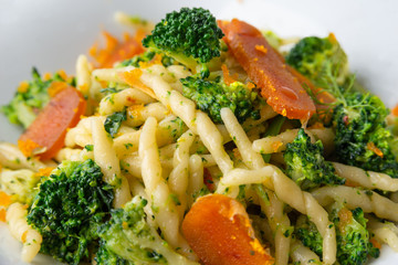 Piatto di trofie con broccoli e bottarga, Cucina Italiana 
