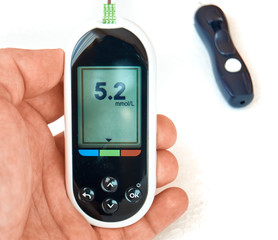 A diabetic checks his blood sugar. The woman is self-tested with a Lancet and a glucometer at home.