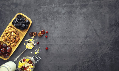 Obraz premium Healthy breakfast. Muesli from cereals with milk berries.
