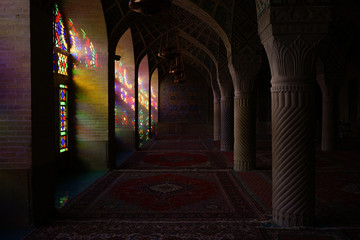 Wnętrze kolorowego meczetu
