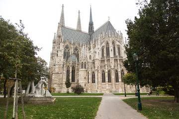 Fototapeta na wymiar Wien: Die Votivkirche als ein bedeutendes neogotisches Sakralbauwerk