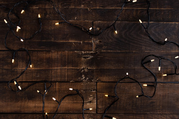 Fondo navideño de madera con luces navideñas