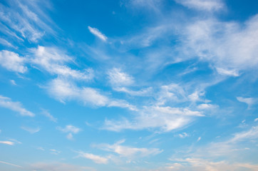 Obraz premium blue sky background with white clouds