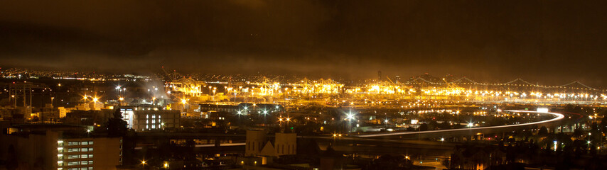 Fototapeta na wymiar Oakland by night