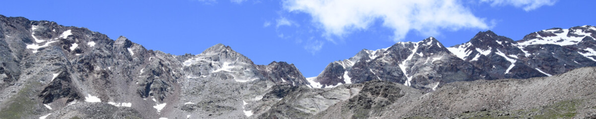 Fototapeta na wymiar Trekking in Alps