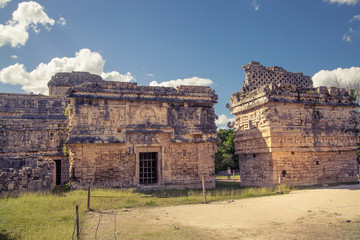 Fototapeta na wymiar Mexico, Chichen Itzá, Yucatán. Ruins of the living yard, possibly belonged to the royal family