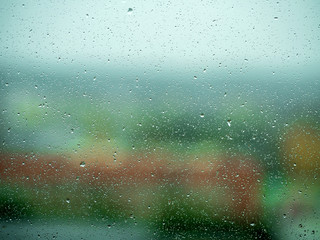 Obraz premium Rain drops on window