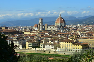 Fototapeta na wymiar The Duomo in the Florentine skyline 