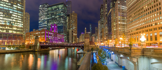 Fototapeta premium Chicago downtown skyline evening night river