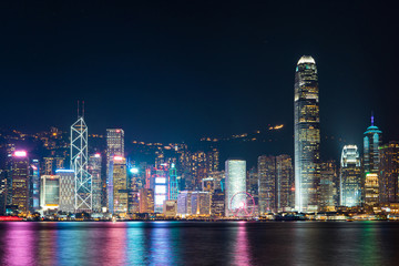 Fototapeta premium Victoria Harbour - panoramę Hongkongu w nocy.
