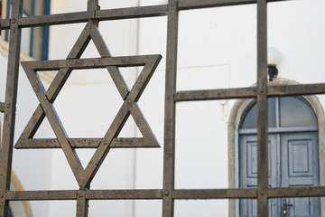 Mogan David in front of a synagogue in Greece