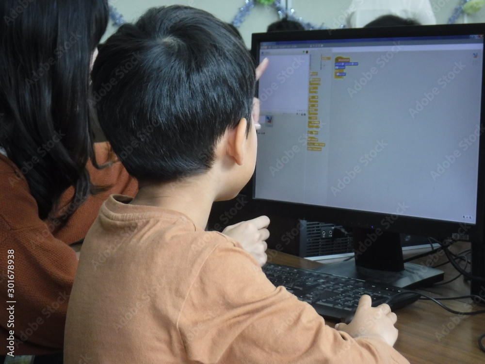 Wall mural programming class - プログラミング教室（2020年必修科目）
