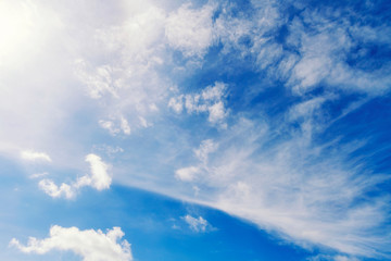 Obraz premium Fluffy white clouds flying on blue sky background