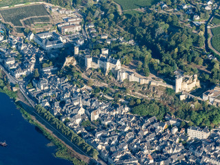 vue aérienne de Chinon et son château en Indre-et-Loire en France