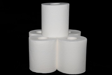 積まれた５つのトイレットペーパー