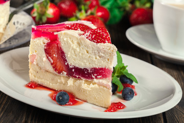 Cheesecake with strawberries, blueberry and jelly