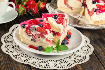 Cheesecake with strawberries, blueberry and jelly