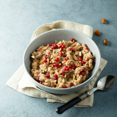 Oatmeal porridge with almond and berries