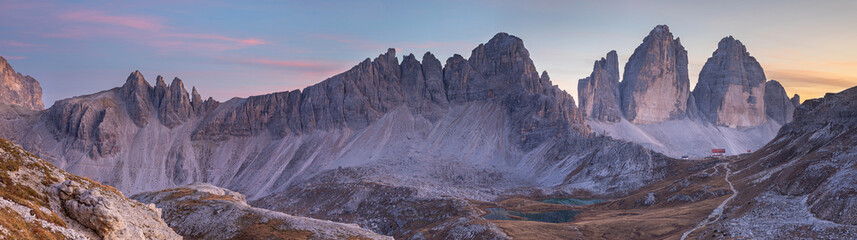 Panoramique du Parc naturel des Tre Cime , Italie. - obrazy, fototapety, plakaty