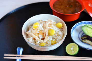秋の味覚、松茸ご飯
