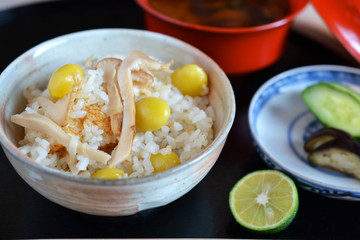 秋の味覚、松茸ご飯